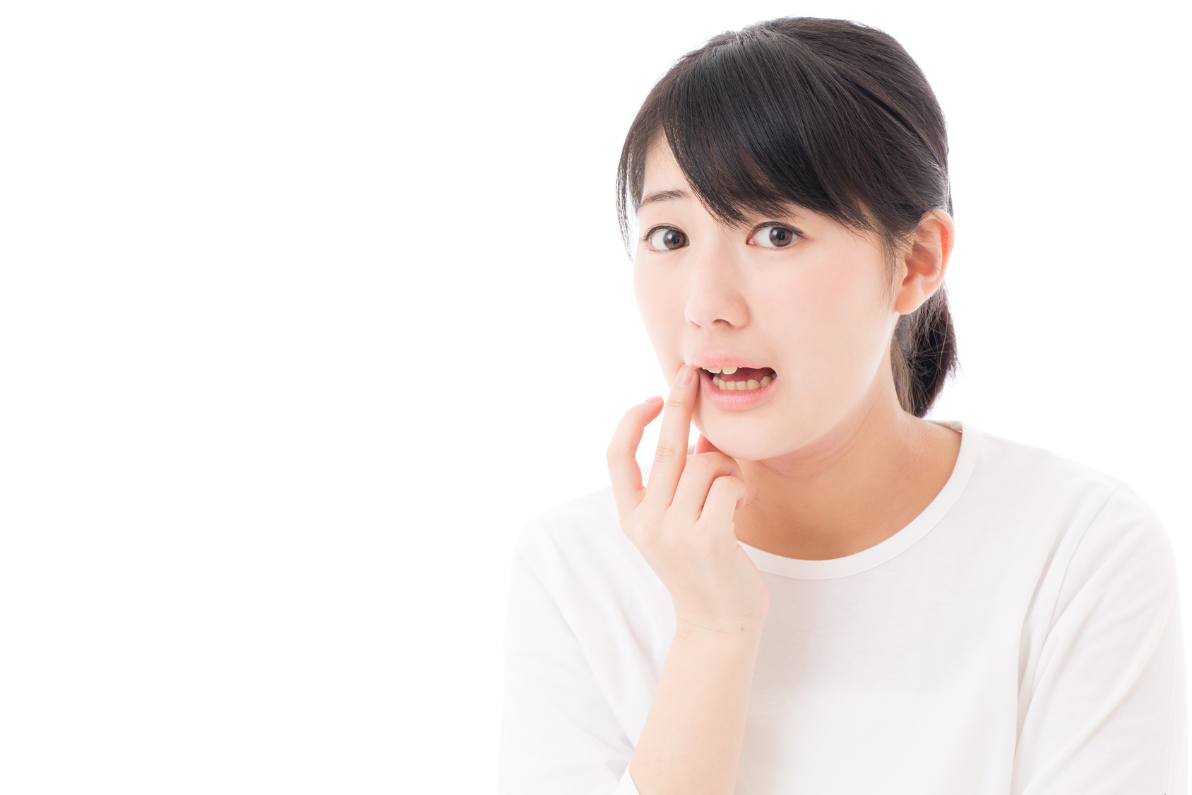 口内炎が気になる女性